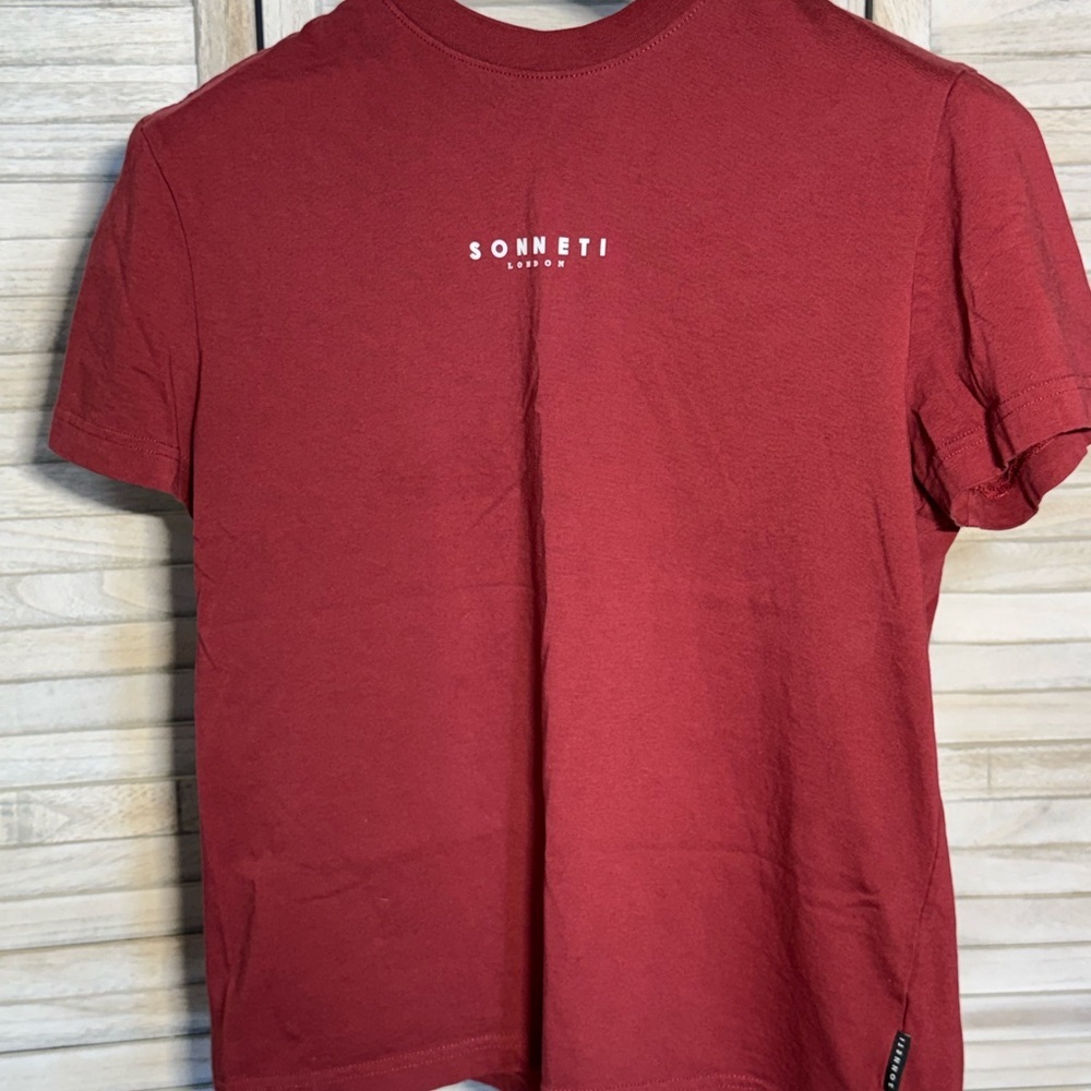 Sonneti London Essential T-shirt in burgundy 100% cotton